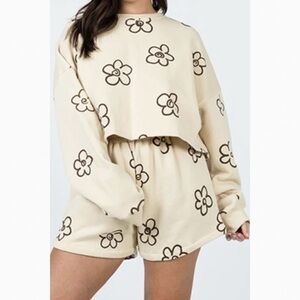 MOTEL / Floral Dropped Shoulder Sweatshirt and Shorts Set in Ivory